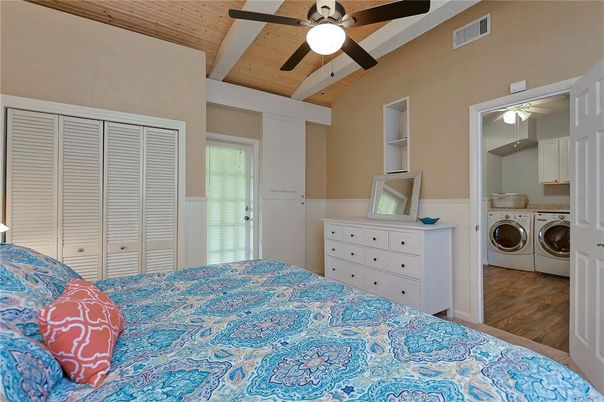Bedroom, Interior, Washer, Wooden Ceilings, Wood Texture Flooring
