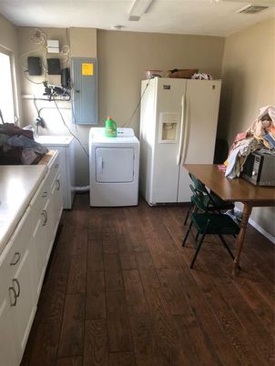 Interior, Washer, Wood Texture Flooring