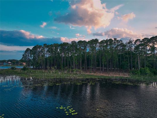 Exterior, Lake