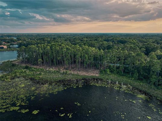 Exterior, Lake