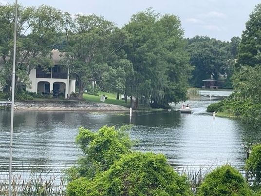 Exterior, Lake
