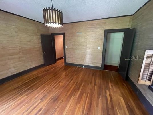 Empty room, Interior, Pendant Lights, Wood Texture Flooring