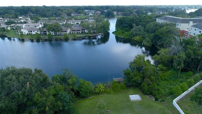 Exterior, Lake