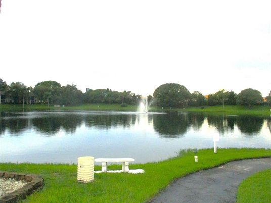 Exterior, Lake