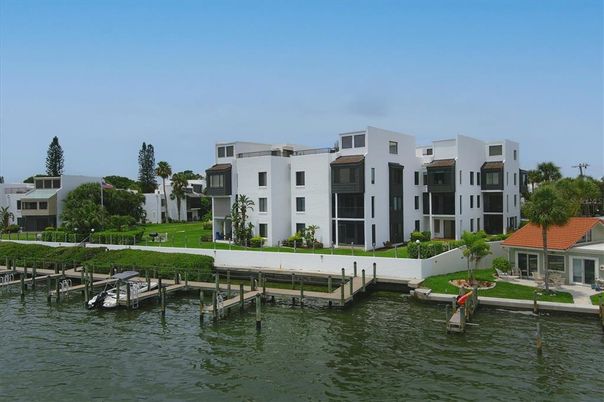 Exterior, Lake