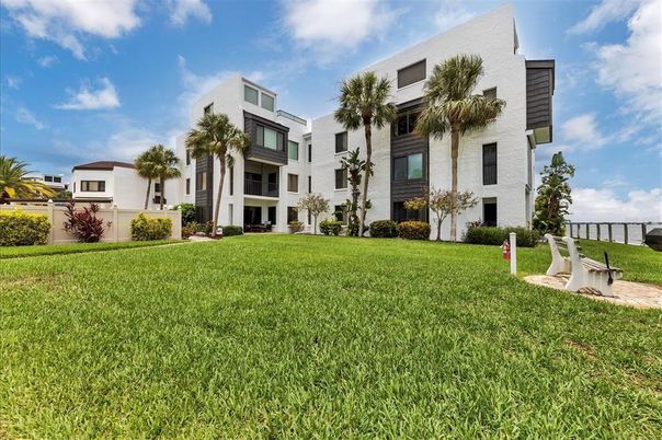 Backyard, Exterior, Facade, Modern
