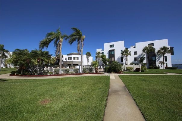 Backyard, Exterior, Facade, Modern