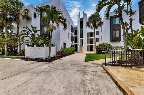 Exterior, Facade, Condo Building
