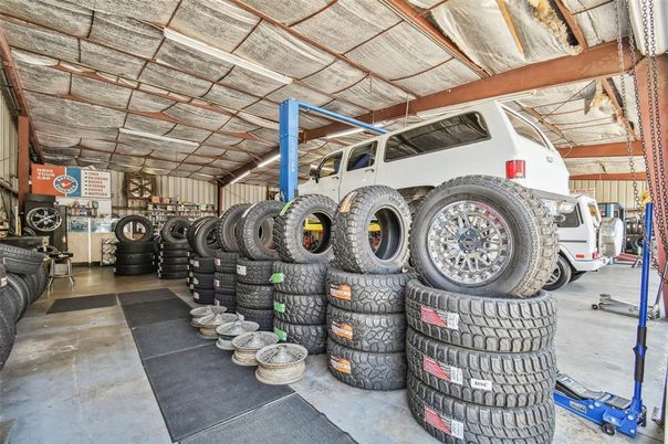Garage, Interior