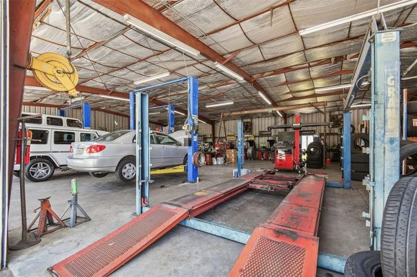 Garage, Interior