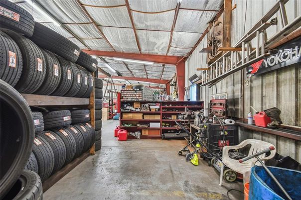Garage, Interior