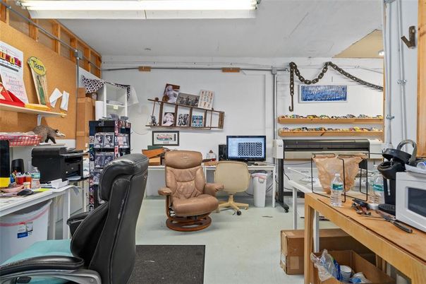 Home Office, Interior
