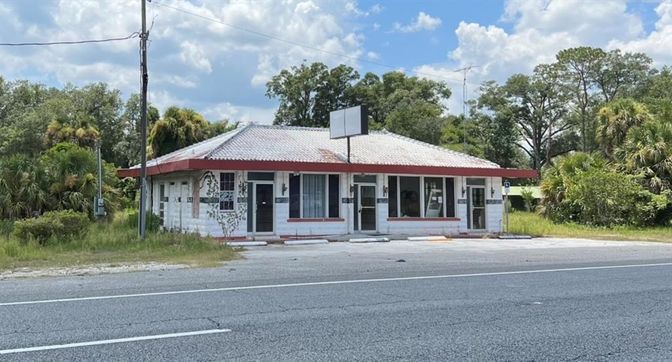 Exterior, Facade, Ranch