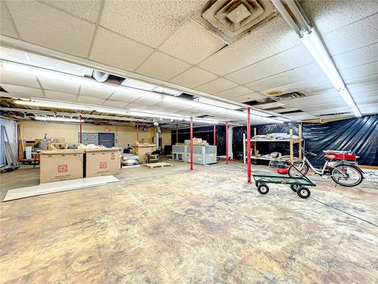 Garage, Interior