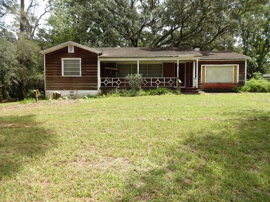 Backyard, Exterior, Facade, Ranch
