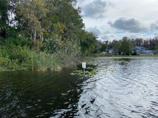 Exterior, Lake