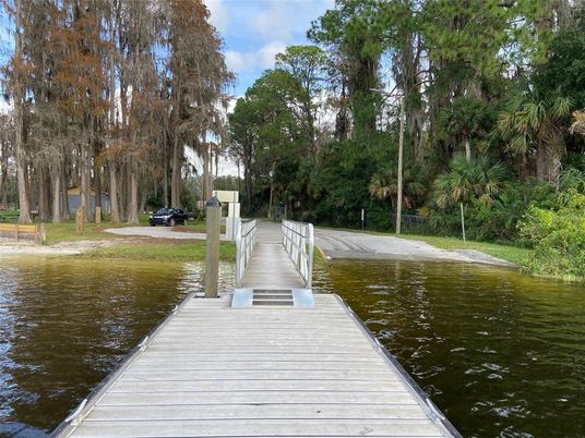 Exterior, Lake