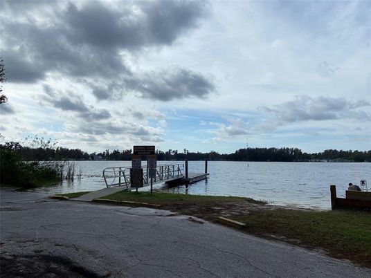 Exterior, Lake