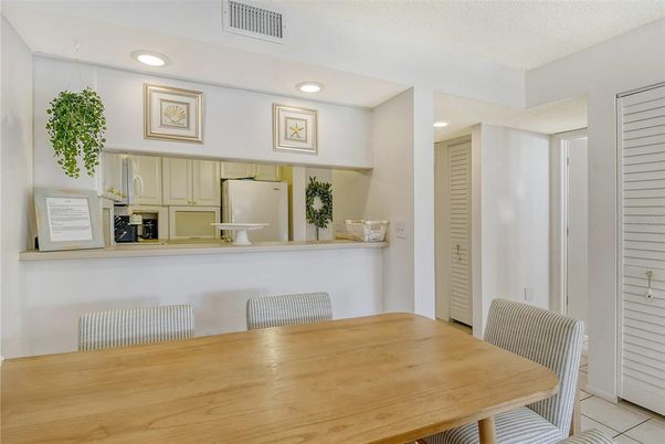 Dining room, Interior, Kitchen, Recessed Lighting