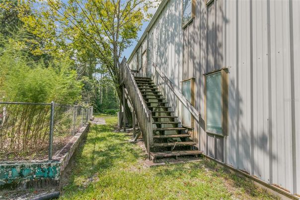 Backyard, Exterior