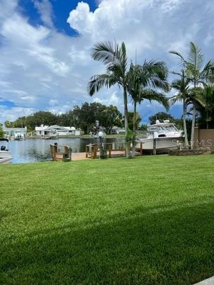Exterior, Lake