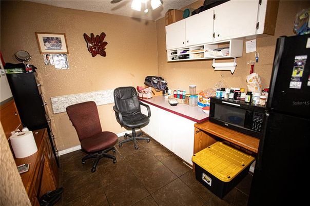 Home Office, Interior