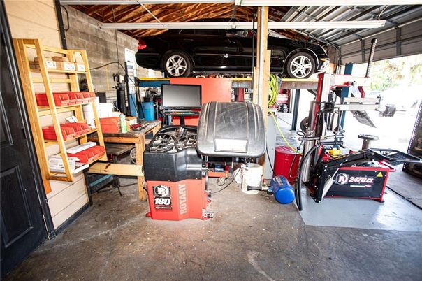 Garage, Interior
