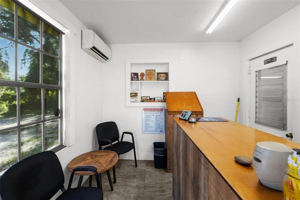 Home Office, Interior