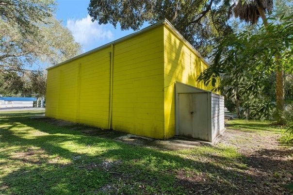 Backyard, Exterior
