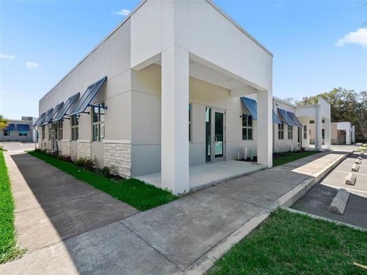 Exterior, Facade, Modern