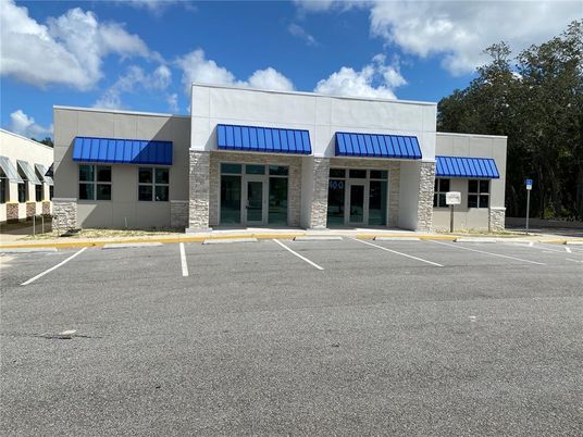 Exterior, Facade, Modern
