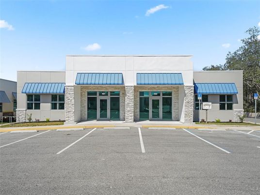 Exterior, Facade, Modern