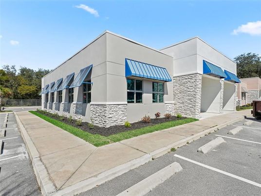 Exterior, Facade, Modern