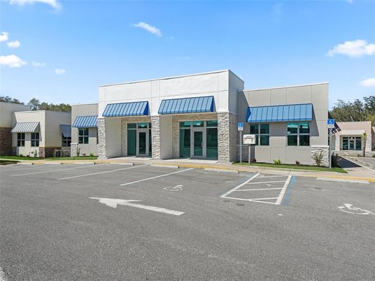 Exterior, Facade, Modern