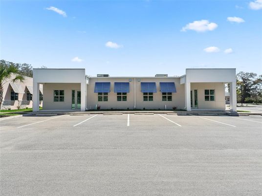 Exterior, Facade, Modern