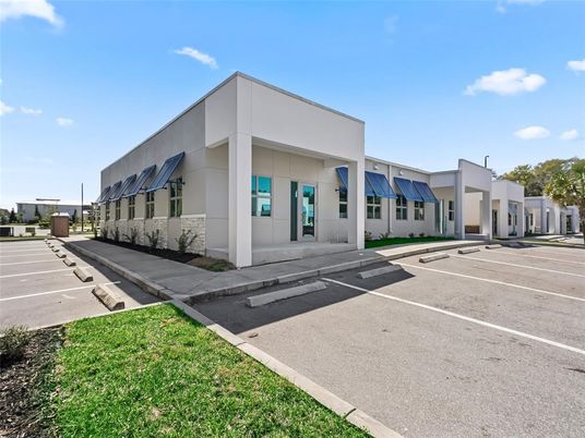 Exterior, Facade, Modern