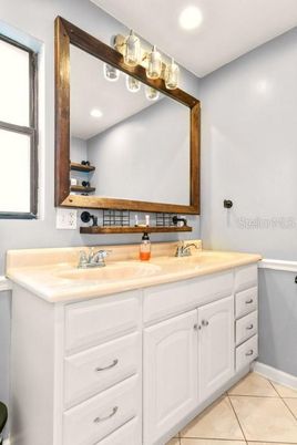 Bathroom, Dual Sink Vanities, Interior, Recessed Lighting