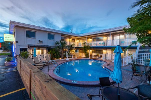 Exterior, Pool