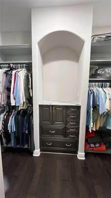 Interior, Walk-in Closets, Wood Texture Flooring