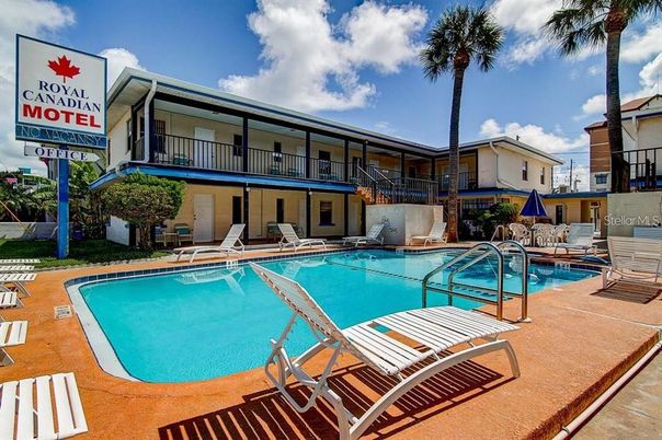 Exterior, Pool