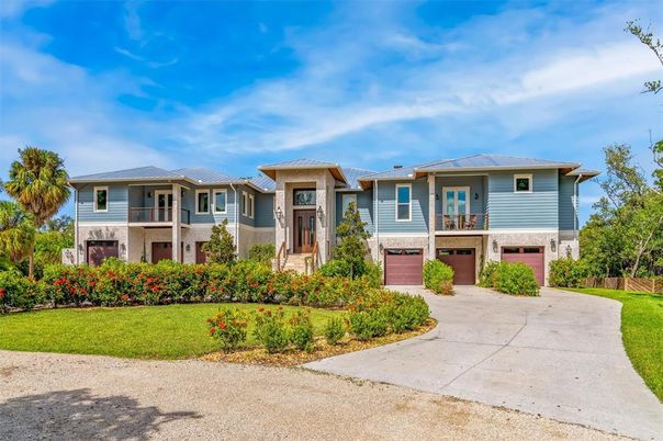 Attached, Exterior, Facade, Raised Ranch