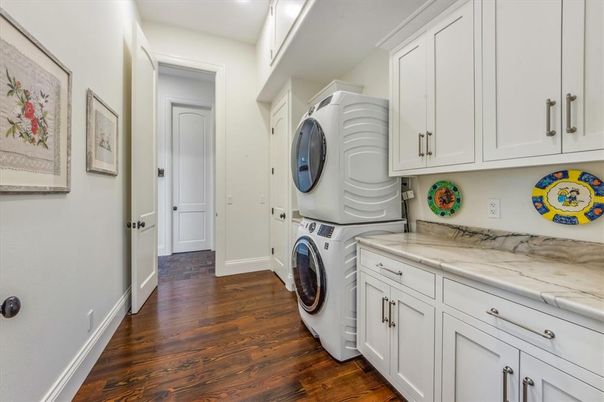 Interior, Utility Closets, Washer, Wood Texture Flooring