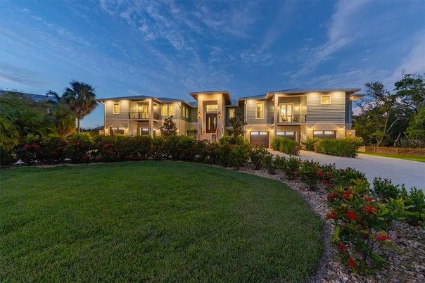 Backyard, Exterior, Facade, Modern