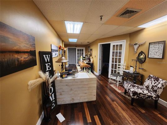 Interior, Recessed Lighting, Wood Texture Flooring