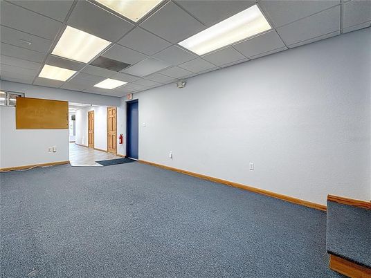 Empty room, Interior, Recessed Lighting