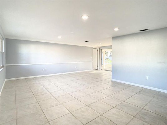 Empty room, Interior, Recessed Lighting