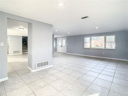 Empty room, Interior, Recessed Lighting