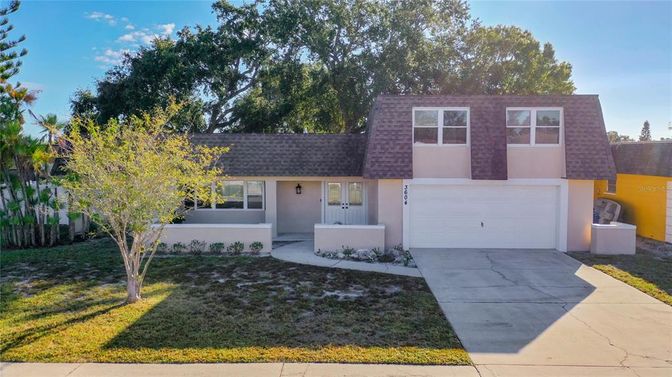 Attached, Exterior, Facade, Ranch