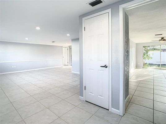Empty room, Interior, Recessed Lighting