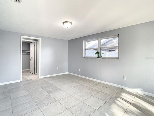 Empty room, Interior